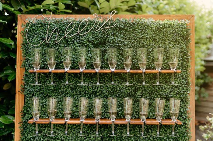 Champagnewall 40 glazen huren bij Je Grote Dag – foto 3