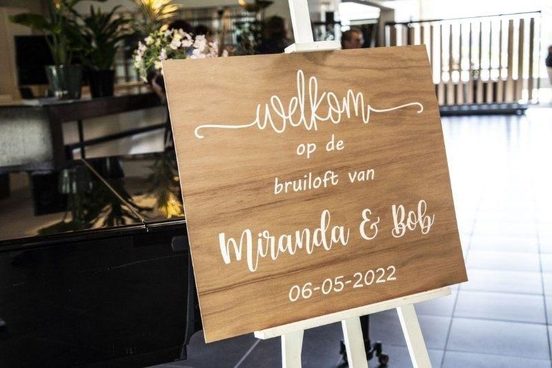 Welkomstbord Hout licht en donker huren bij Je Grote Dag